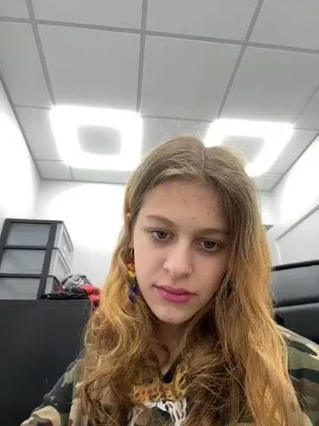 Ava video review of Fume Unlimited 7000 Puffs