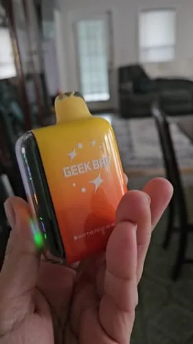 Anna S. video review of Geek Bar Pulse 15000 Puffs